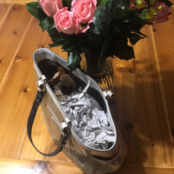 🎉🎉🎉SALE! Gold/ivory Coach Purse - Picture 2 of 2